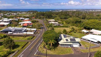 Conveniently located in a central Hilo location, approximately 1 - photo 6