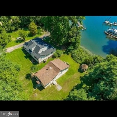 Investors dream! This is 2 houses with 4 additional waterfront - photo 3