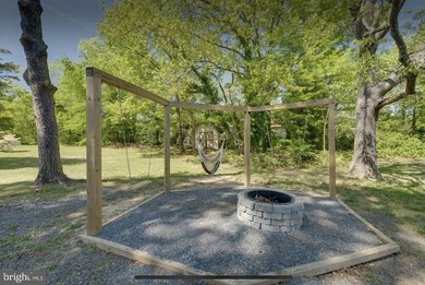 Investors dream! This is 2 houses with 4 additional waterfront - photo 4