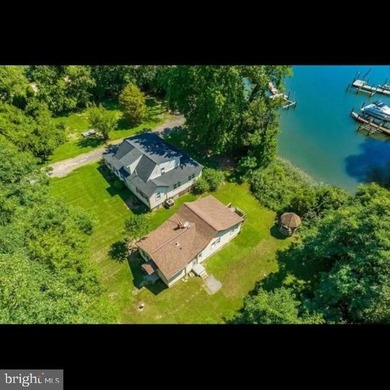 Investors dream! This is 2 houses with 4 additional waterfront - photo 8