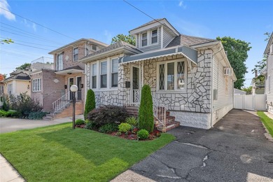 Move Right Into This Spacious Single Family Home In Jamaica - photo 1