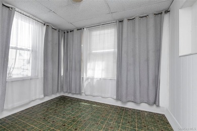 Move Right Into This Spacious Single Family Home In Jamaica - photo 3