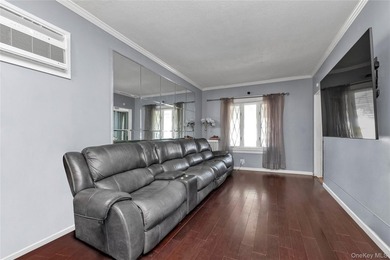 Move Right Into This Spacious Single Family Home In Jamaica - photo 4