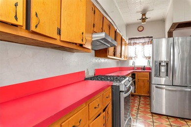 Move Right Into This Spacious Single Family Home In Jamaica - photo 9