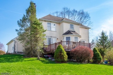 Opportunity knocks! Beautifully crafted center hall colonial - photo 2