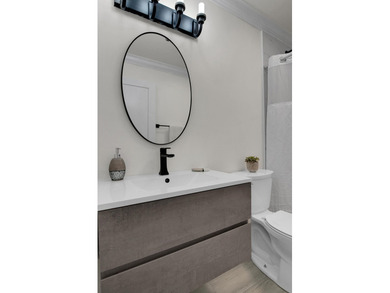 NEW, NEW, NEW!! Priced to SELL!!!! Completely renovated and - photo 32