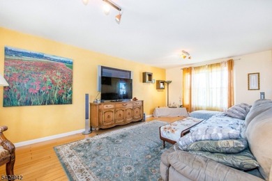 Opportunity knocks! Beautifully crafted center hall colonial - photo 3