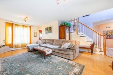 Opportunity knocks! Beautifully crafted center hall colonial - photo 5