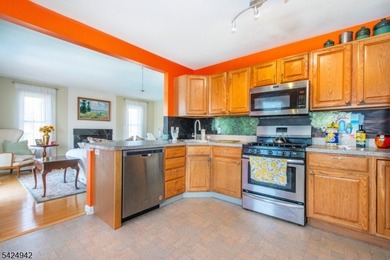Opportunity knocks! Beautifully crafted center hall colonial - photo 10