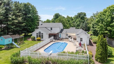Custom built, one owner home is a jewel to behold. Features 4 - photo 4