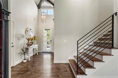 Beautiful 4 bed, 3 bath home with a 3 car garage in a prime - photo 5