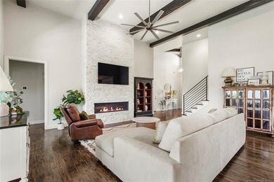 Beautiful 4 bed, 3 bath home with a 3 car garage in a prime - photo 8