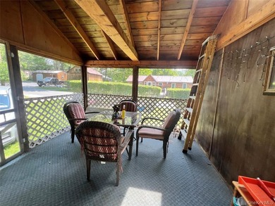 Welcome to this well-loved and beautifully maintained - photo 14