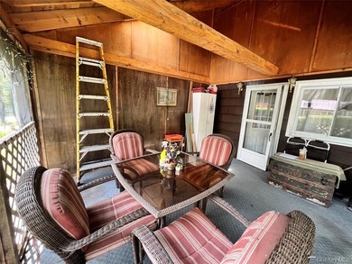 Welcome to this well-loved and beautifully maintained - photo 16