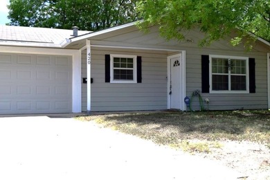 Welcome home to this delightful 3-bedroom, 2-bath cottage-style - photo 2