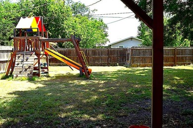 Welcome home to this delightful 3-bedroom, 2-bath cottage-style - photo 6