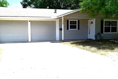 Welcome home to this delightful 3-bedroom, 2-bath cottage-style - photo 9