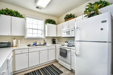 You will love this beautiful top floor end unit offering 2 - photo 5