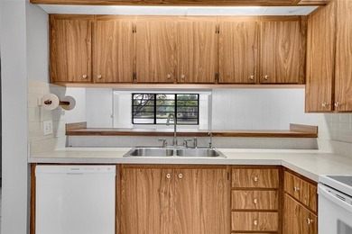 Investment opportunity or the perfect place to call home! Rarely - photo 9