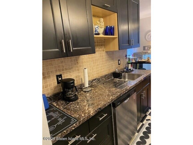 Unique opportunity to own a 1st Floor, 1 bedroom co-op in the - photo 12
