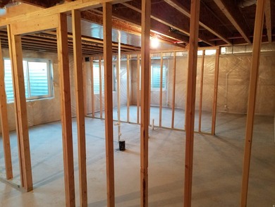Beautiful, Cozy Rambler with Privacy AND One level living with - photo 18
