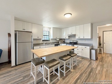 Canyon Lake Home For Sale in Canyon Lake Texas