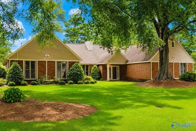 Welcome to golf course living at its finest! This stunning - photo 2
