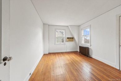 This classic Dutch Colonial house is set on an extra-large lot - photo 9