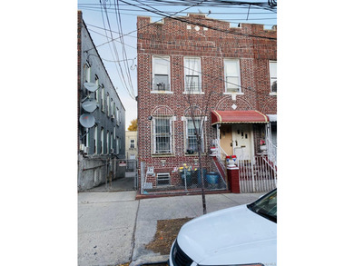 Very large and spacious two family home for sale in the - photo 1