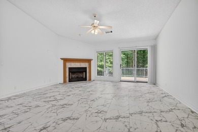 Flat lot with easy all one -level living, centrally located and - photo 11