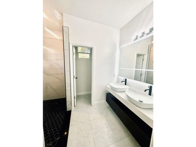 NEW CONSTRUCTION, MODERN ELEGANCE IN THE FRIENDLY CITY OF - photo 11