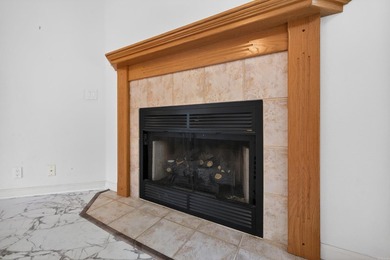 Flat lot with easy all one -level living, centrally located and - photo 14