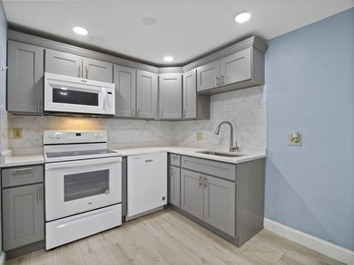 Priced to sellpletely renovated in 2024, this stunning 2-bed - photo 17
