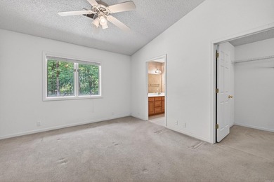 Flat lot with easy all one -level living, centrally located and - photo 23