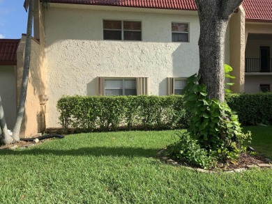 Lake Condo For Sale in West Palm Beach, Florida