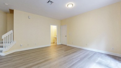 **PRICE REDUCED to match current market value** Welcome to East - photo 6