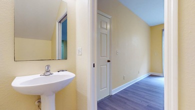 **PRICE REDUCED to match current market value** Welcome to East - photo 8