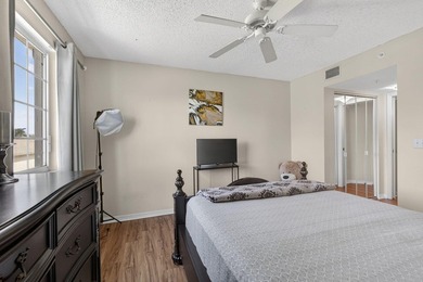 Beautiful third floor condo located in the desirable community - photo 11