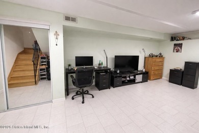 Affordable large townhome with Small HOA, 3 bedrooms, 2 - photo 11