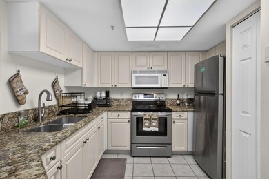Beautiful third floor condo located in the desirable community - photo 20
