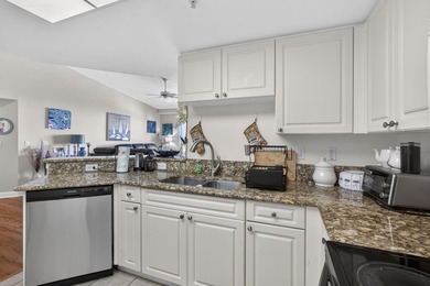 Beautiful third floor condo located in the desirable community - photo 22