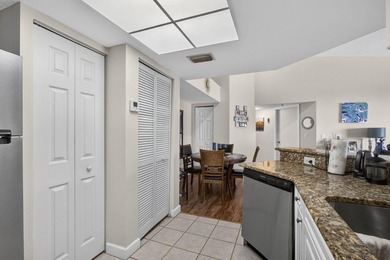 Beautiful third floor condo located in the desirable community - photo 23