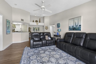 Beautiful third floor condo located in the desirable community - photo 30