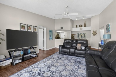 Beautiful third floor condo located in the desirable community - photo 31