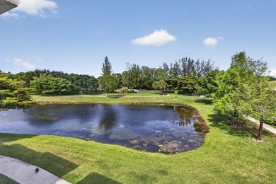 Beautiful third floor condo located in the desirable community - photo 38