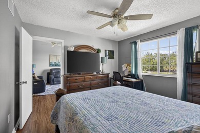 Beautiful third floor condo located in the desirable community - photo 40