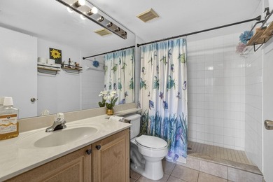 Beautiful third floor condo located in the desirable community - photo 42