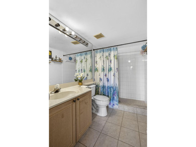 Beautiful third floor condo located in the desirable community - photo 43