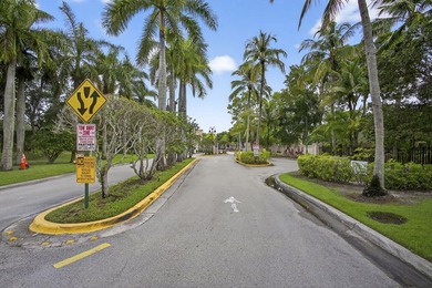 Beautiful third floor condo located in the desirable community - photo 45