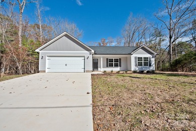 Lake Tillery Home For Sale in Mount Gilead North Carolina